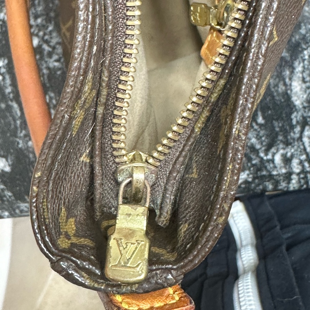 Louis Vuitton Monogram Canvas Looping GM Shoulder Bag - Picture 12 of 15